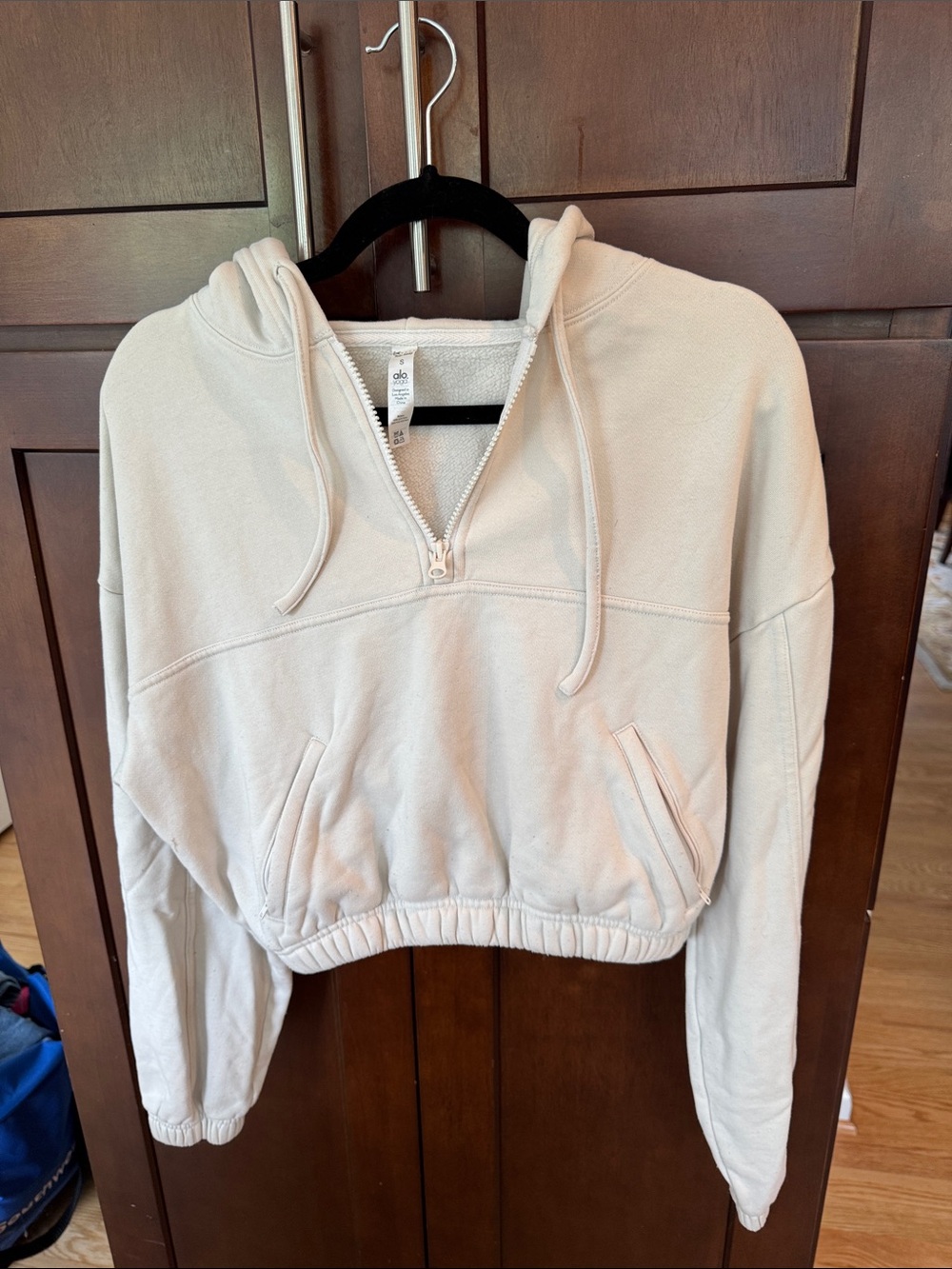 ALO Yoga Cream Cropped Half-Zip Hoodie